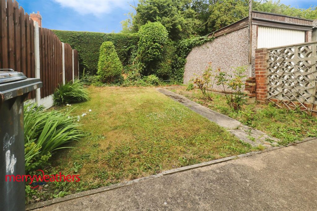 Property photo 2 of 9 Outside