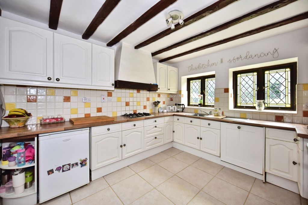 Property photo 3 of 20 Kitchen