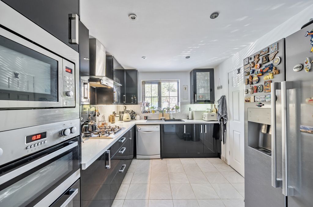 Property photo 2 of 20 1335786-10-689634...