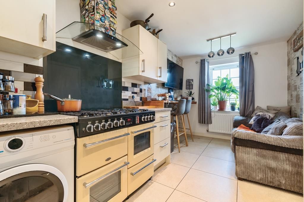 Property photo 2 of 10 Kitchen