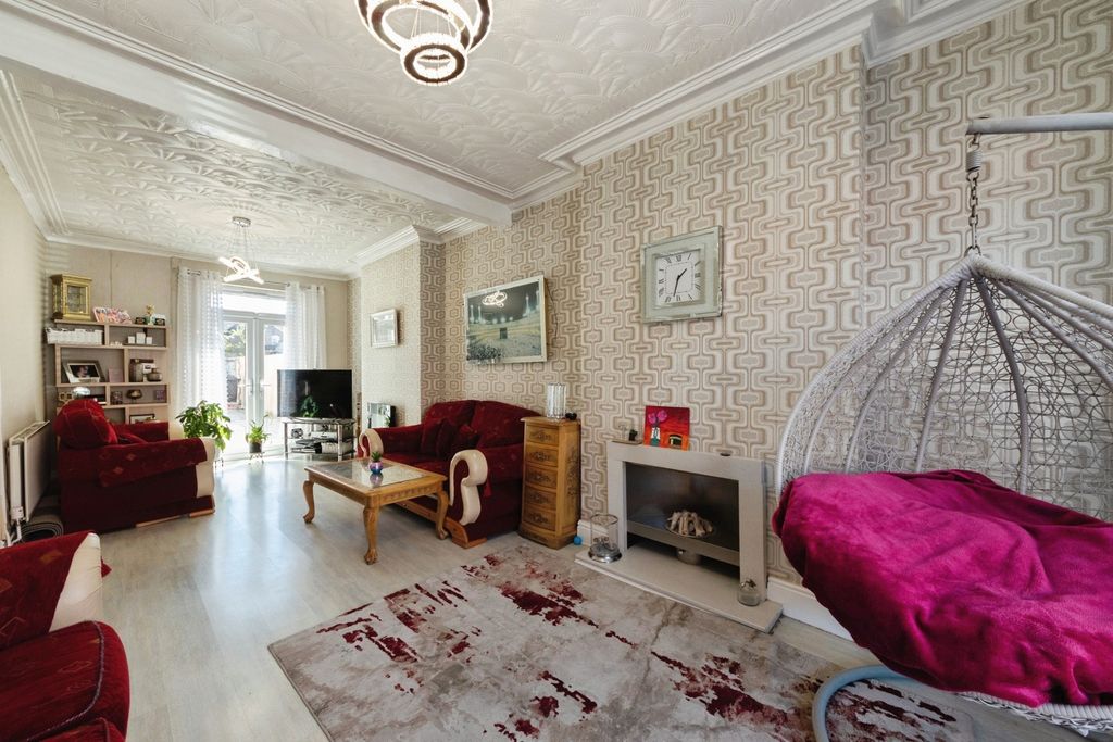Property photo 2 of 23 Pbox-Img.Jpg