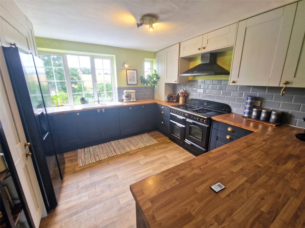 Property photo 2 of 19 Picture No. 54