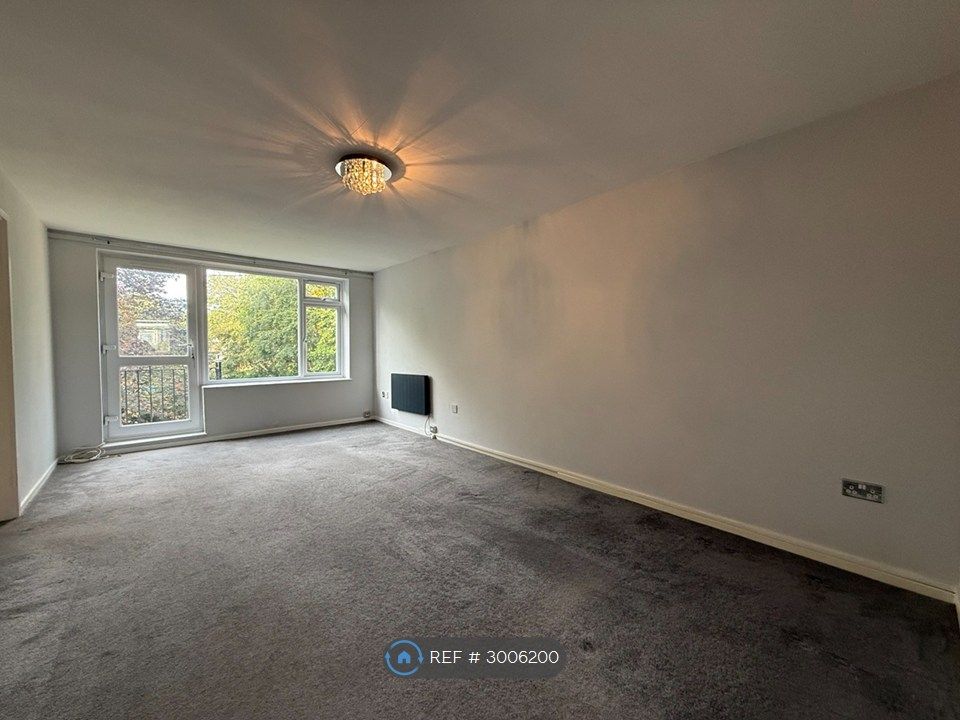 Property photo 1 of 16 Front Room