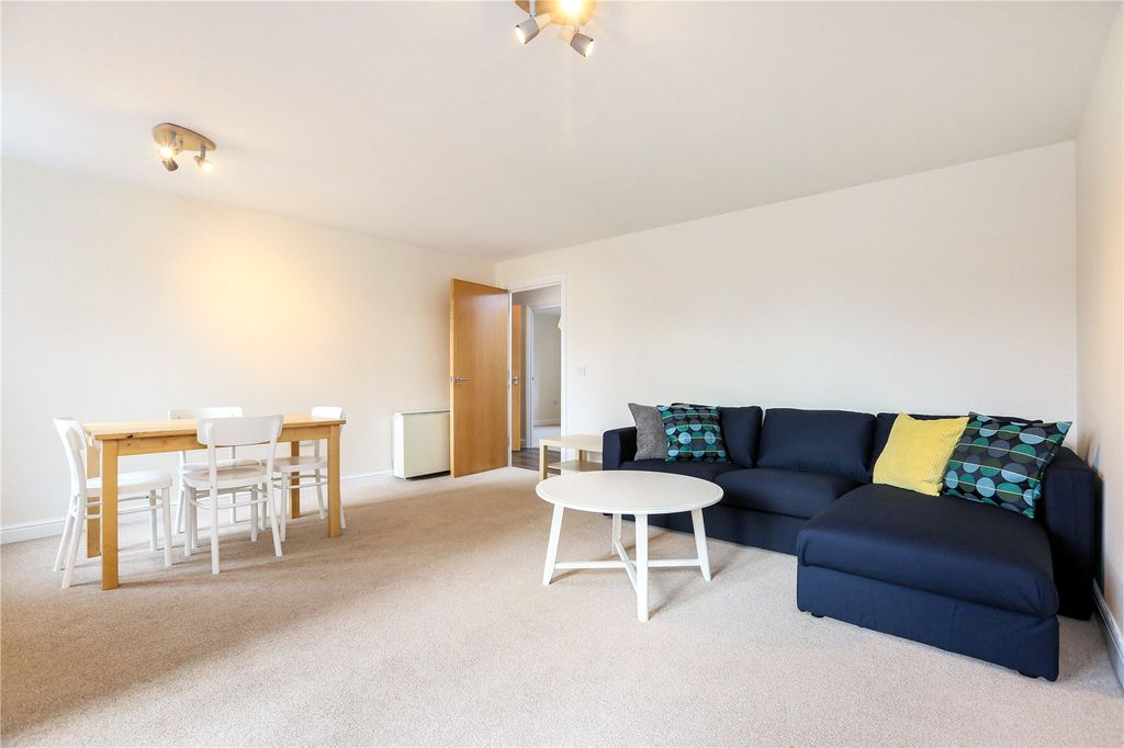 Property photo 3 of 13 Lounge/Diner