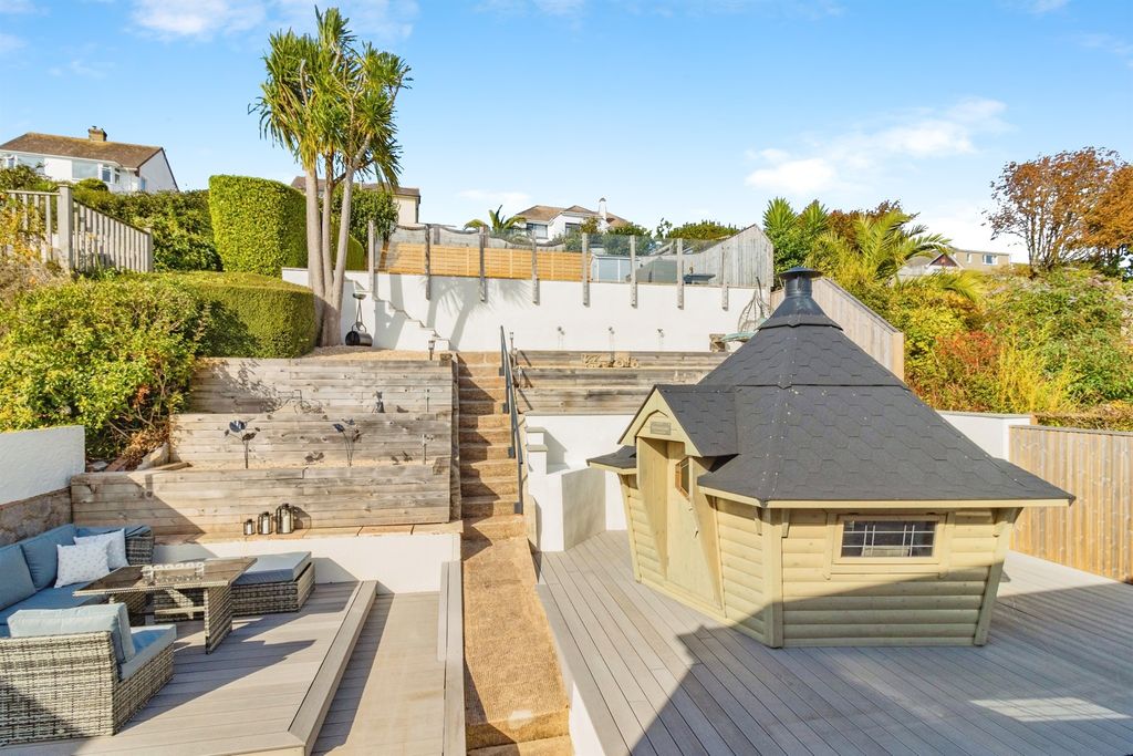 Property photo 2 of 34