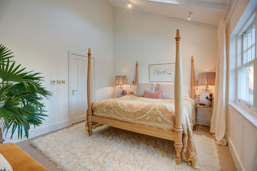 Additional image 11 of 6 bed detached house to rentShirley Drive, Hove BN3