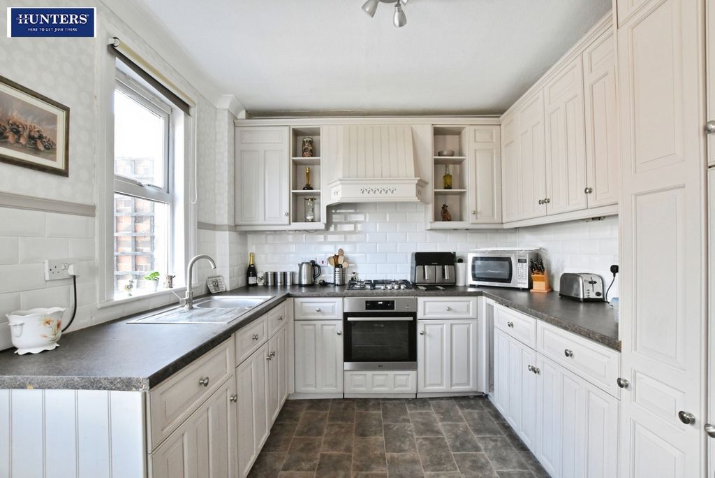 Property photo 2 of 17 Kitchen
