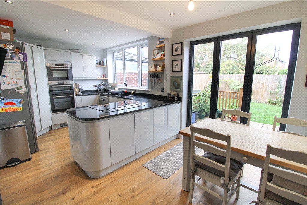Property photo 3 of 17 Dining Kitchen