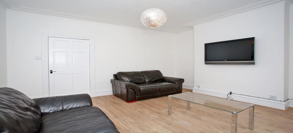 Property photo 3 of 8 Lounge