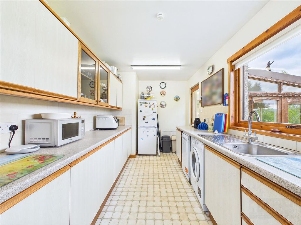 Property photo 3 of 19 Kitchen