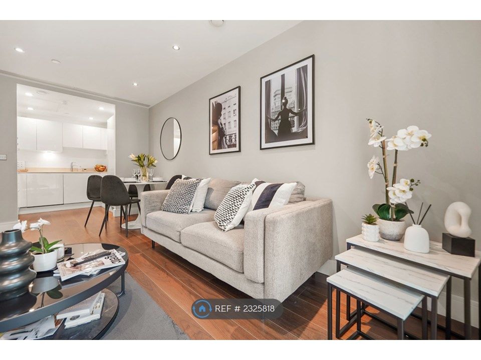Property photo 1 of 17 Lounge