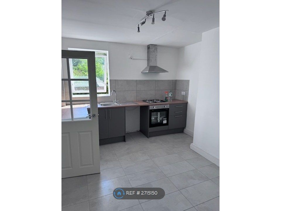 Property photo 3 of 21 Kitchen