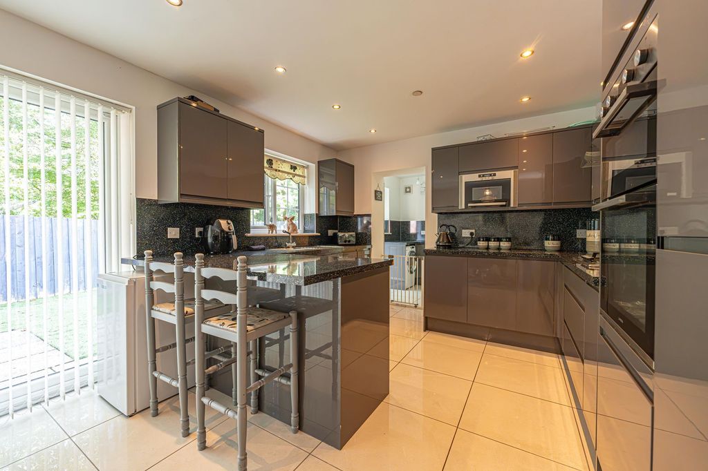 Property photo 2 of 43