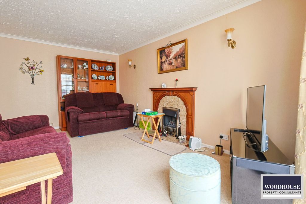Property photo 2 of 25
