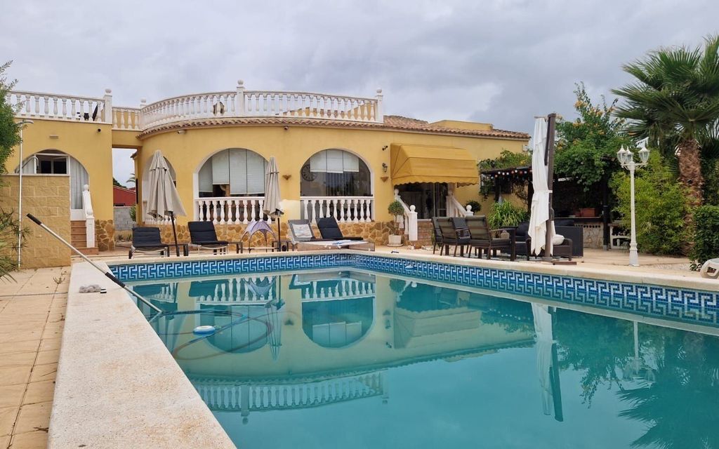 Property photo 1 of 32 4 Bedroom 2 Bathroom Villa With Guest House &amp; Private Swimming Pool In Catral