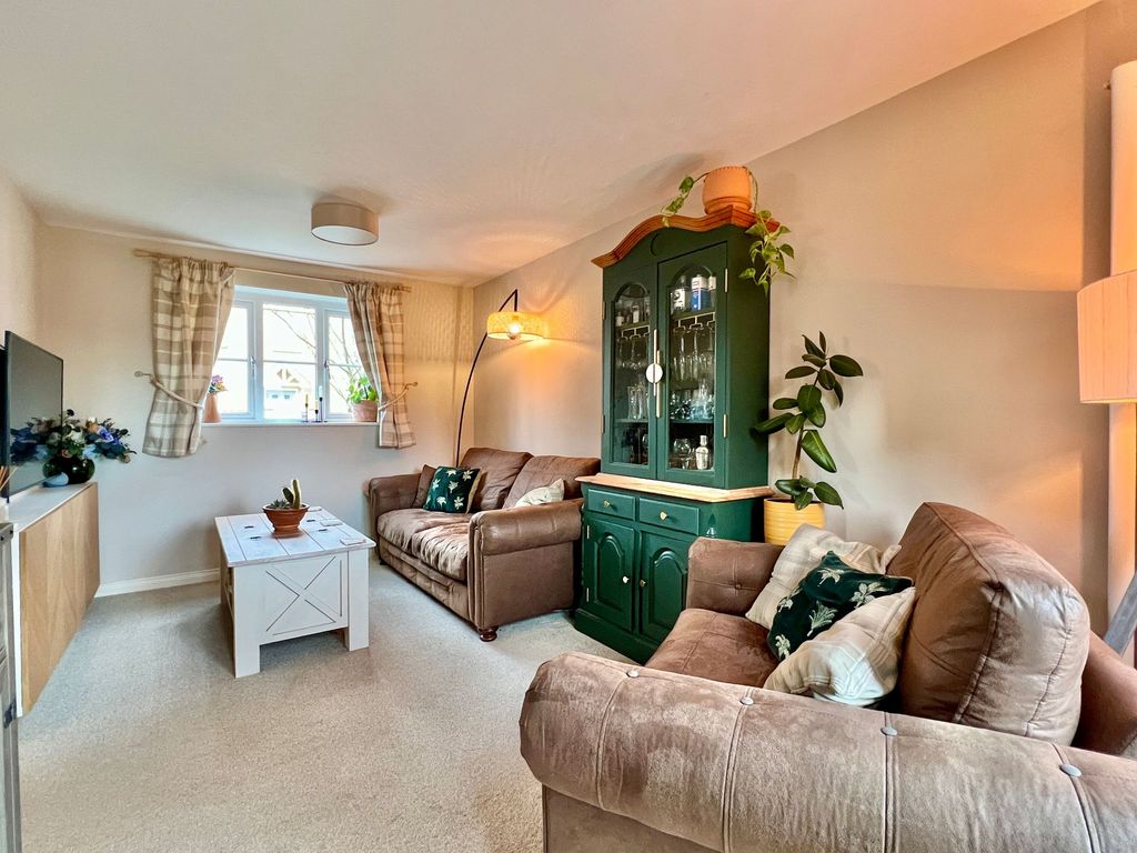 Property photo 2 of 33