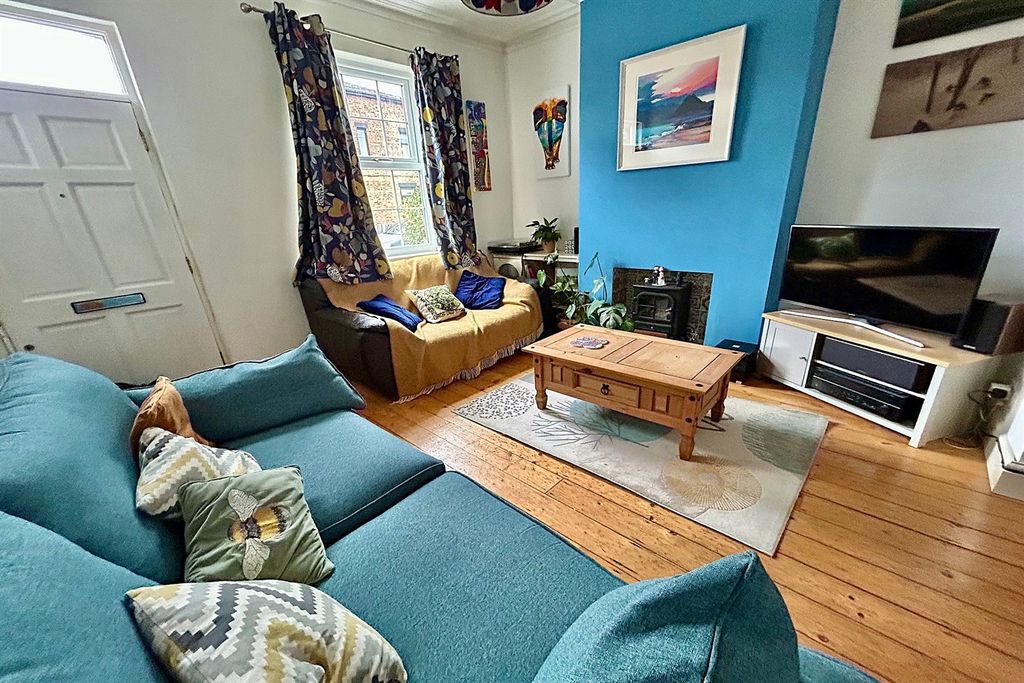 Property photo 2 of 18 Living Room