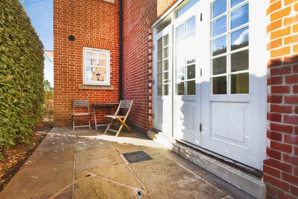 Property photo 1 of 16 Pbox-Img.Jpg