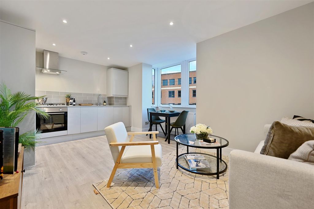 Property photo 1 of 10 Ar - Flat 1, Buckingham Place - Reception3(1).Jpg
