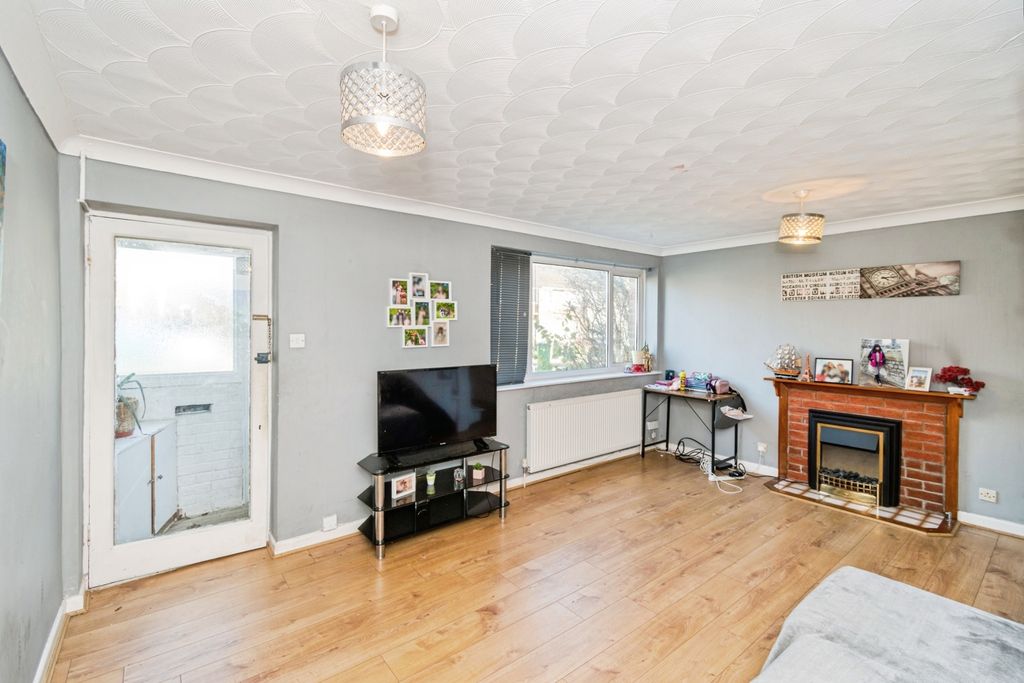 Property photo 2 of 17 Photo