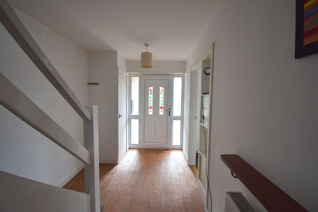 Property photo 2 of 19 Entrance Hall