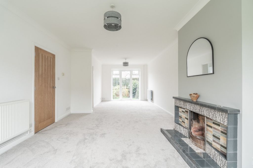 Property photo 3 of 16 5011403