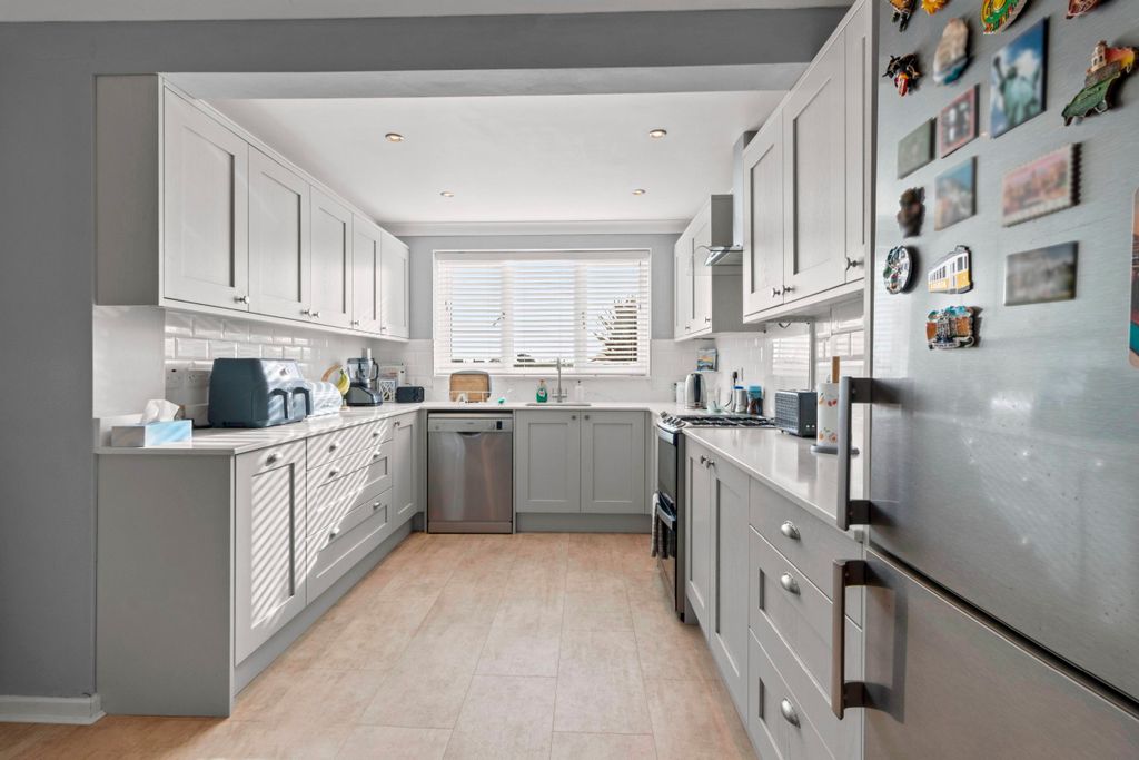 Property photo 2 of 21