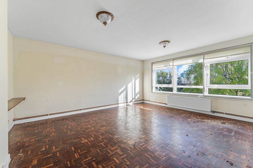 Property photo 2 of 10 7 Parkview-9