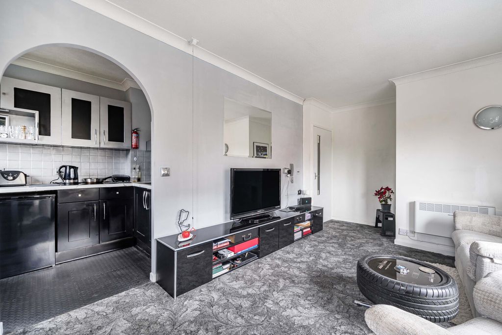 Property photo 2 of 10 1408247-6-6985Cbb...