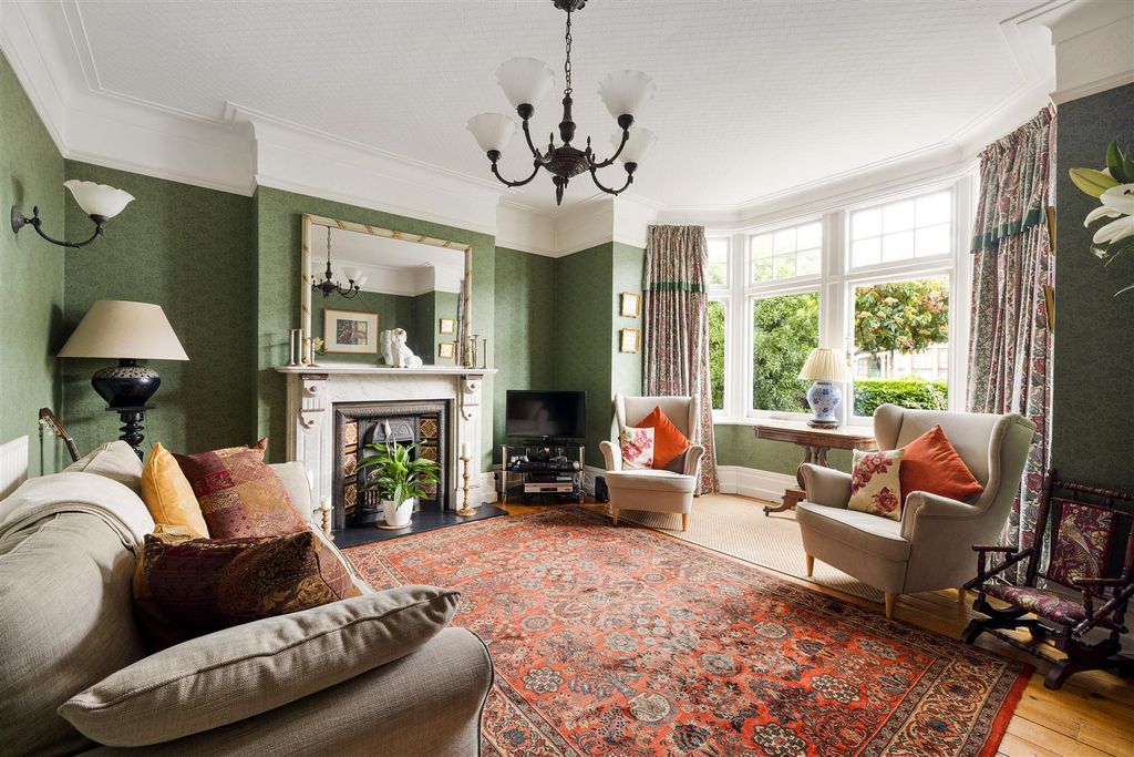 Property photo 2 of 55 Belgrave Road, E11