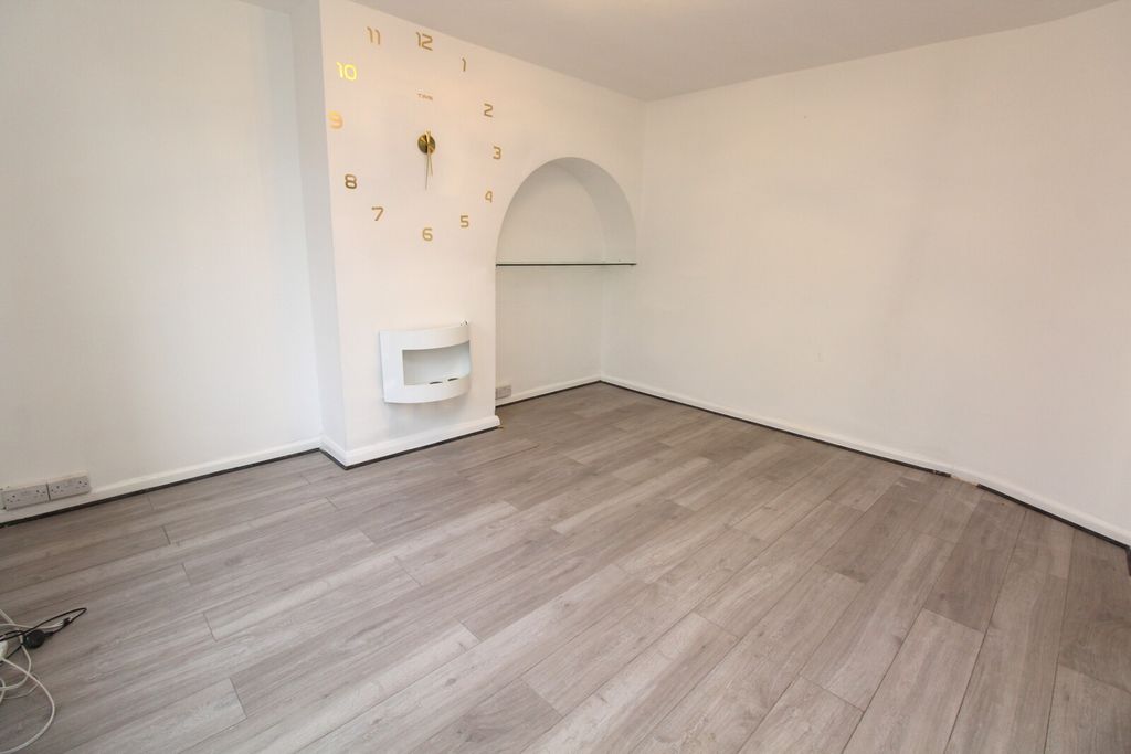 Property photo 2 of 11 Lounge View 1