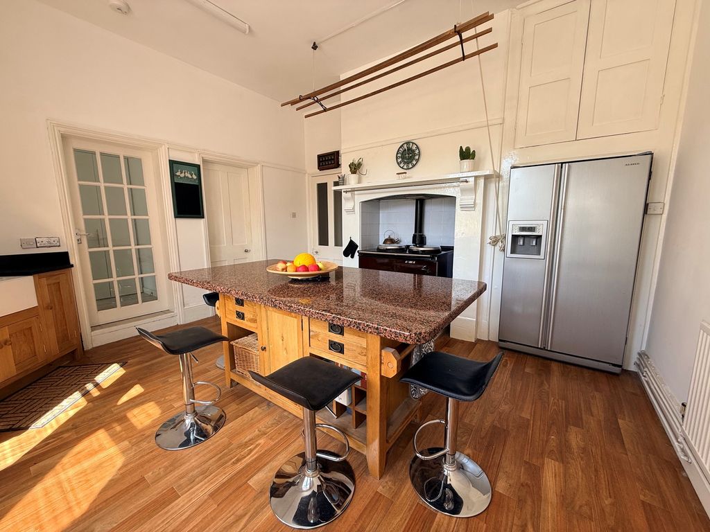 Property photo 3 of 39 Kitchen-