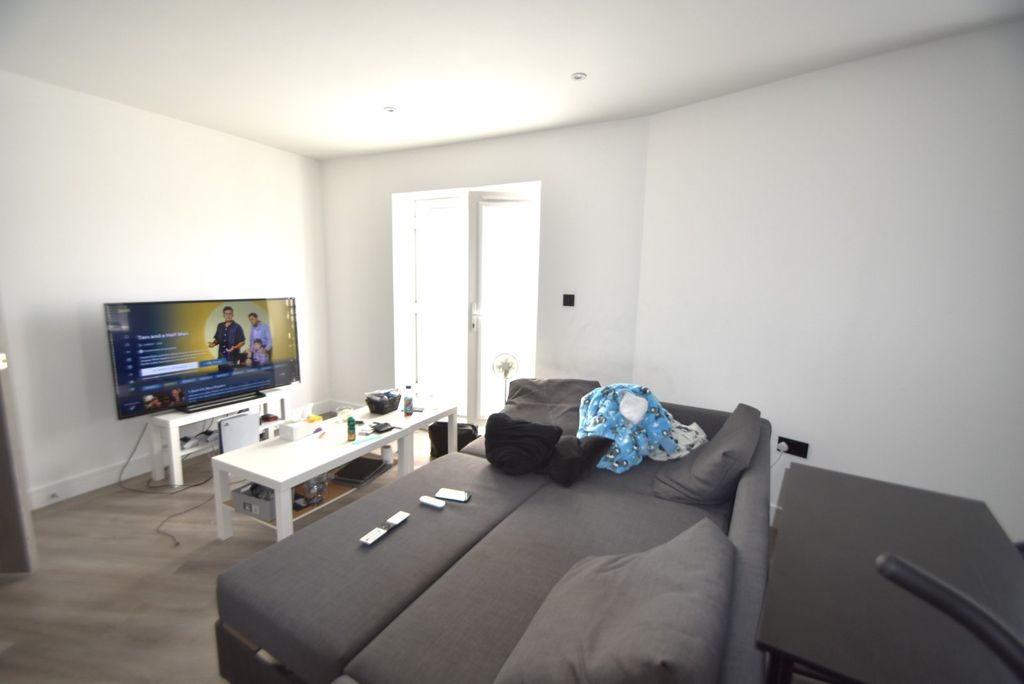 Property photo 3 of 6 Picture No. 04