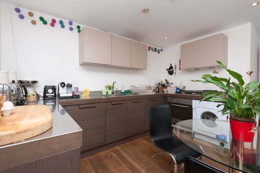 Property photo 3 of 7 Kitchen2