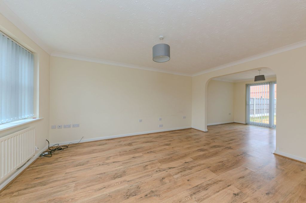 Property photo 2 of 26