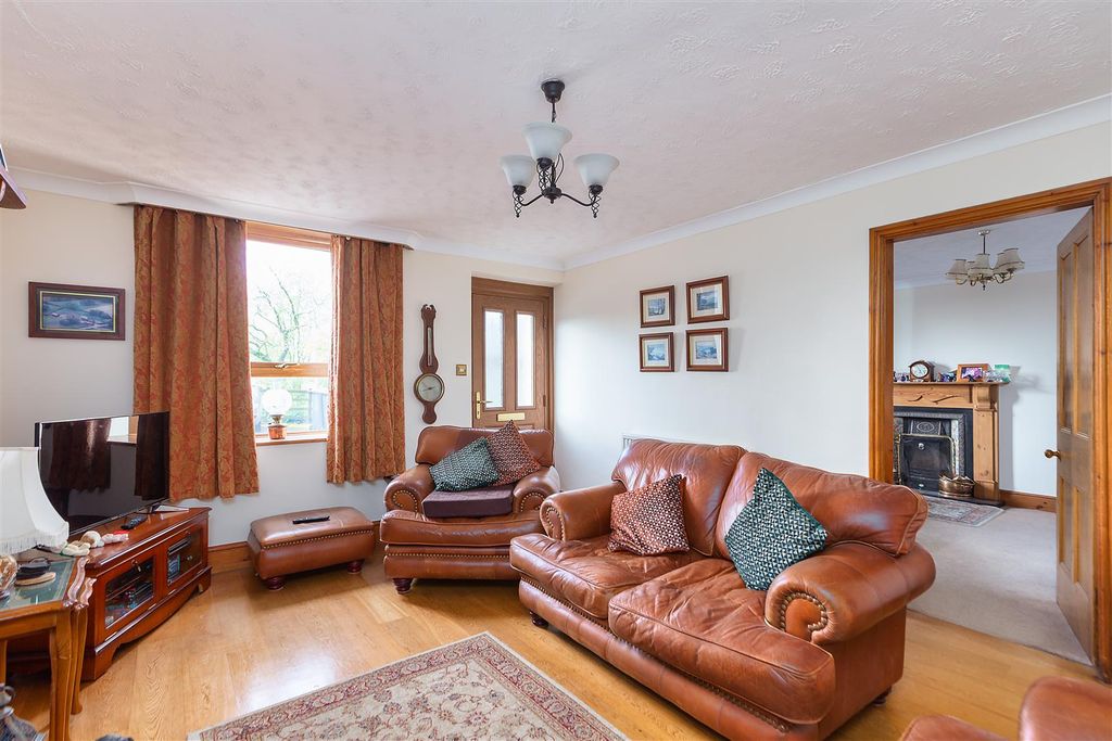 Property photo 3 of 19