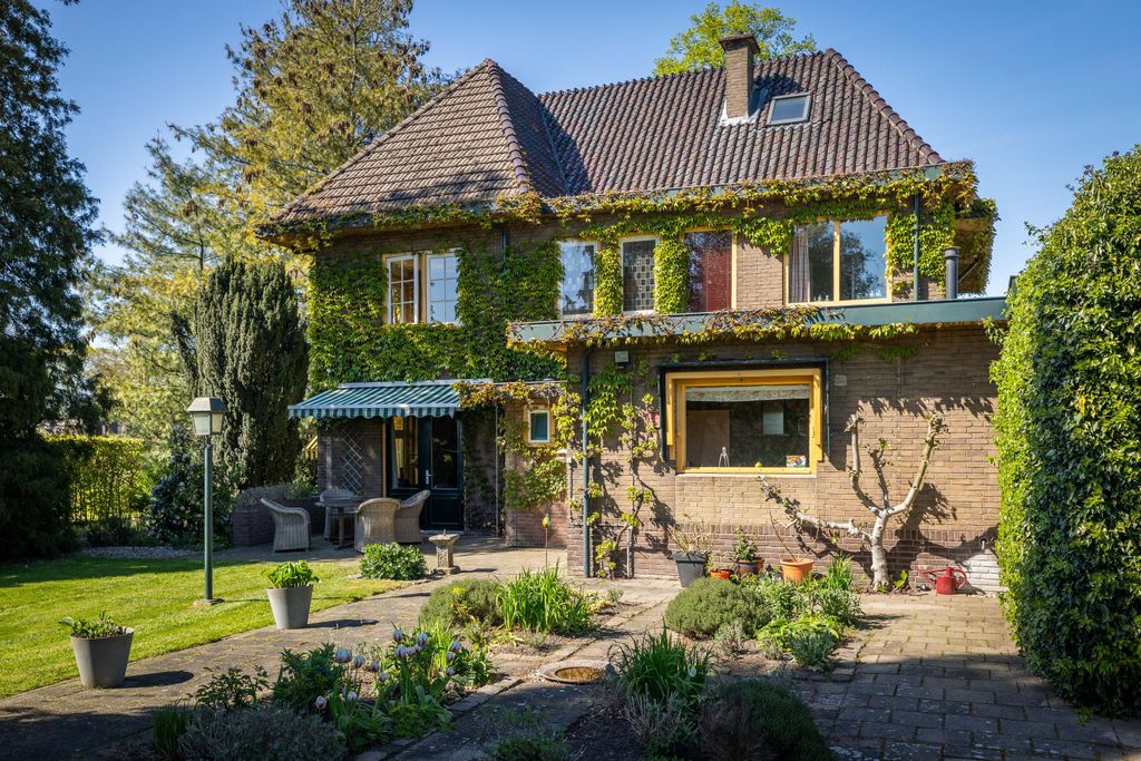 Property photo 2 of 66
