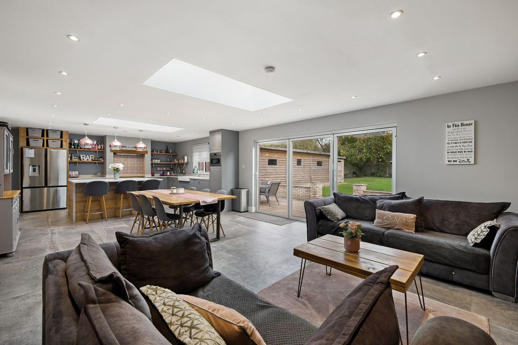 Property photo 2 of 24