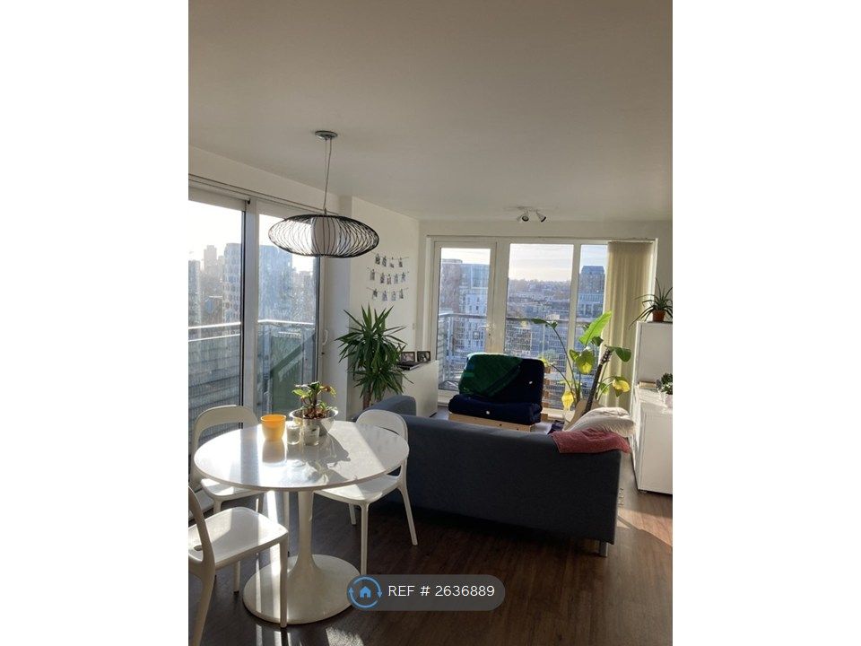 Property photo 1 of 11 Living Room
