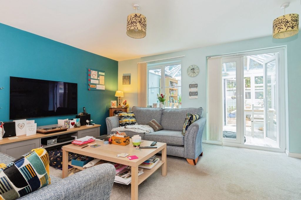 Property photo 3 of 11 Living Room