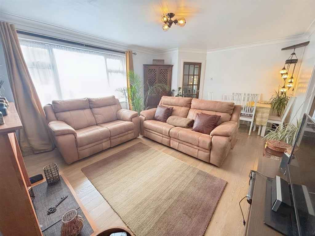 Property photo 2 of 23