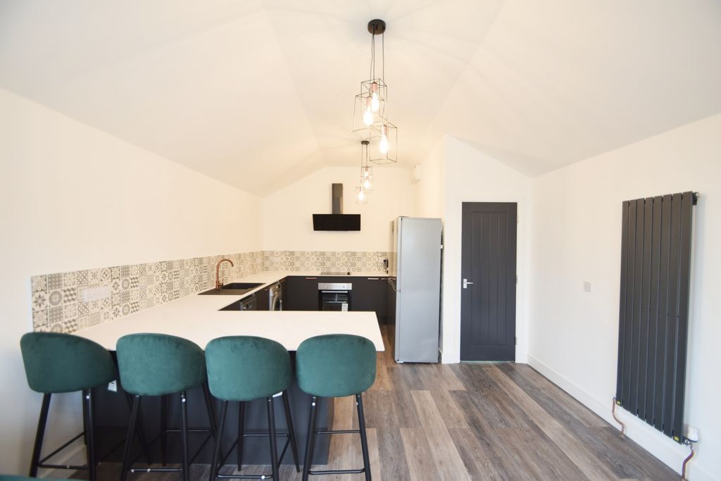 Property photo 2 of 20 Photo 4