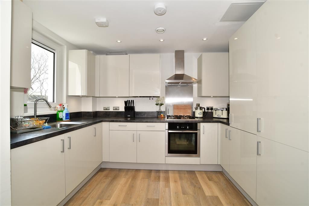 Property photo 1 of 8 Kitchen
