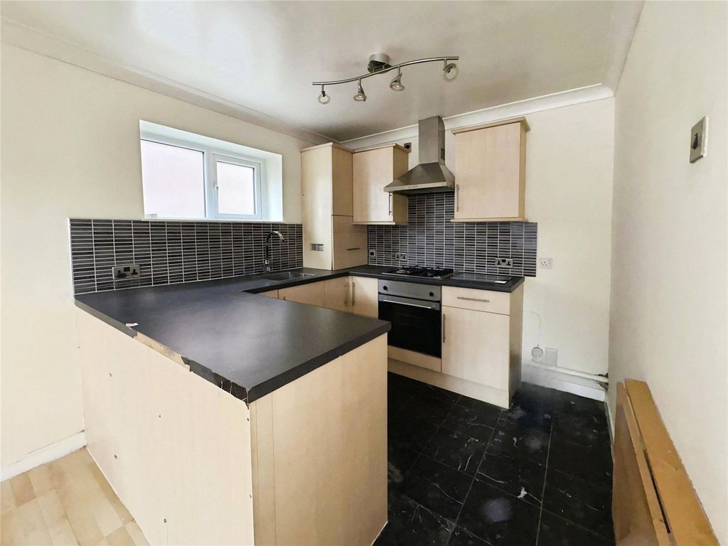 Property photo 2 of 9 Kitchen