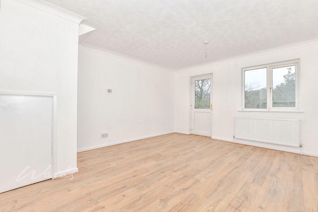 Property photo 3 of 7 Bilsington Lounge 1