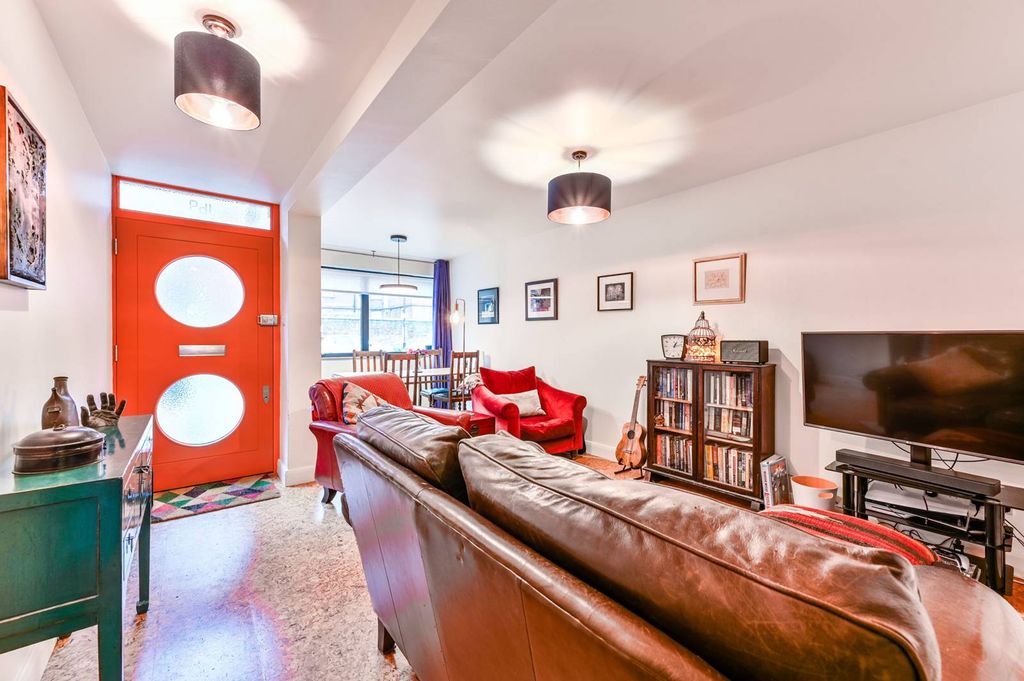 Property photo 2 of 14