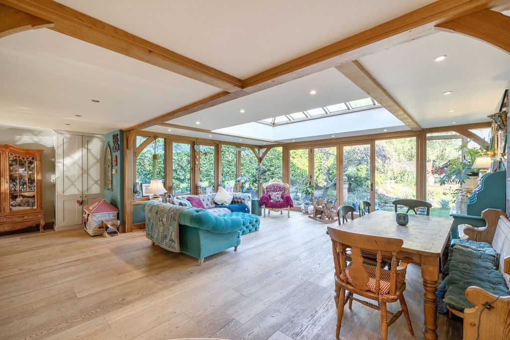 Property photo 3 of 26 Family Room/Orangery