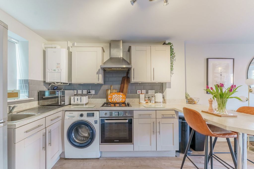 Property photo 2 of 18