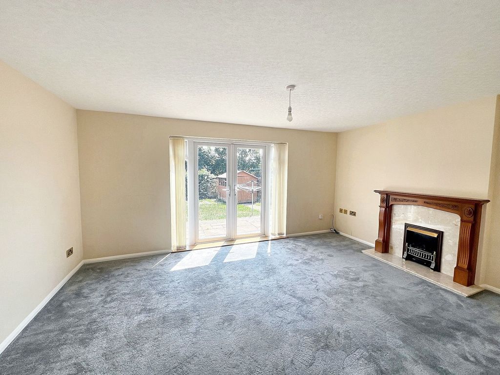 Property photo 3 of 10 Lounge