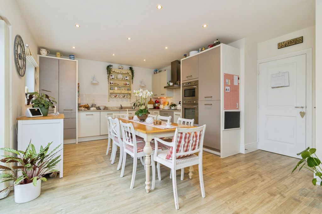 Property photo 2 of 22 Kitchen/Dining Room